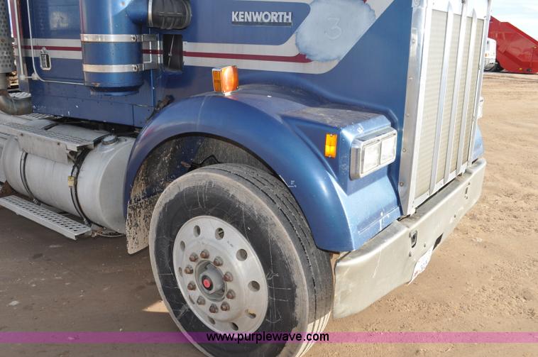 image for item G7157 1990 Kenworth W900 semi truck