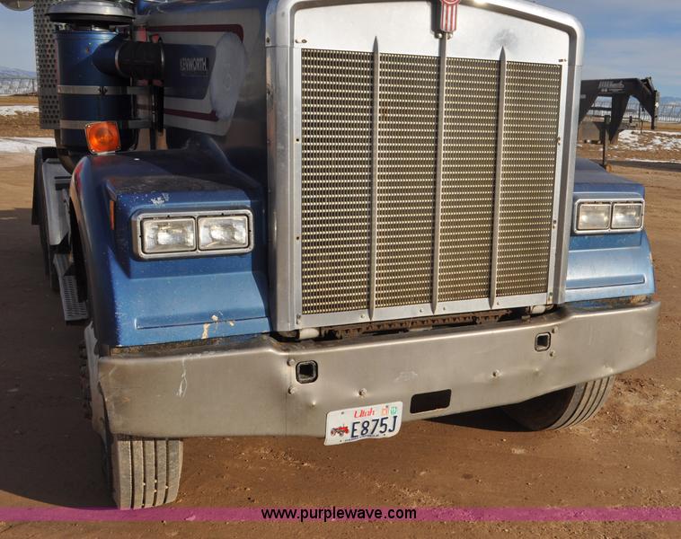 image for item G7157 1990 Kenworth W900 semi truck