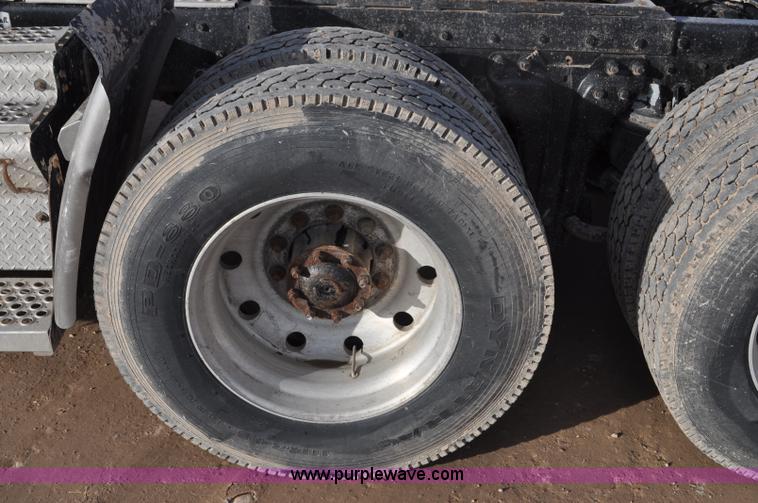 image for item G7157 1990 Kenworth W900 semi truck