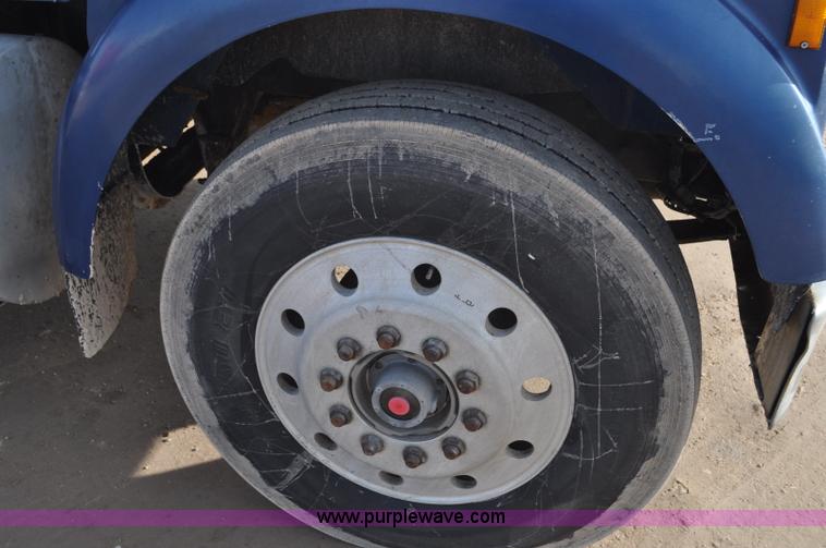 image for item G7157 1990 Kenworth W900 semi truck