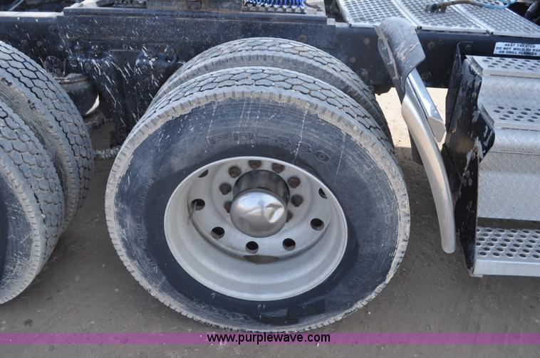 image for item G7157 1990 Kenworth W900 semi truck