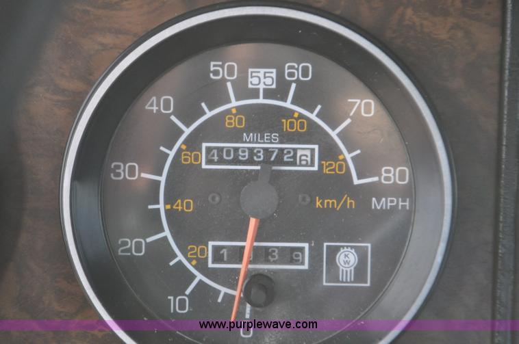 image for item G7157 1990 Kenworth W900 semi truck