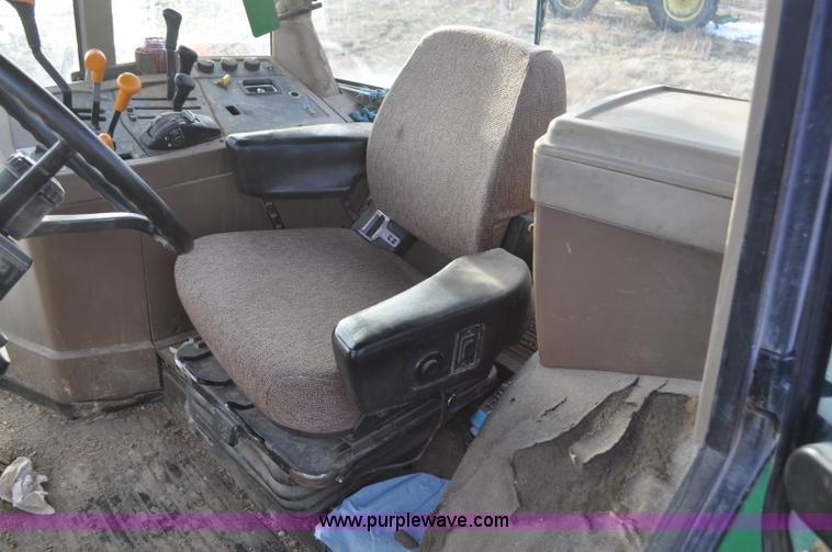 image for item G7163 2000 John Deere 7810 MFWD tractor