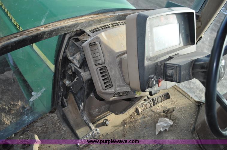 image for item G7163 2000 John Deere 7810 MFWD tractor
