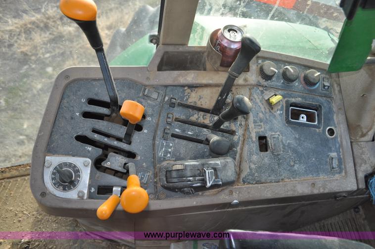 image for item G7163 2000 John Deere 7810 MFWD tractor