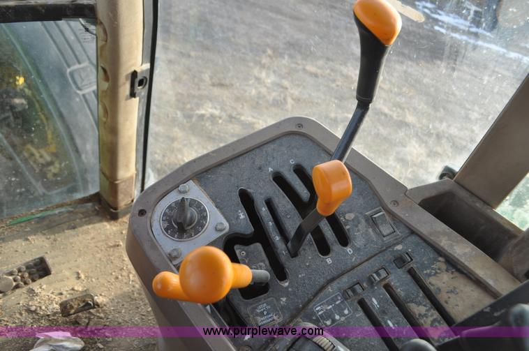 image for item G7163 2000 John Deere 7810 MFWD tractor