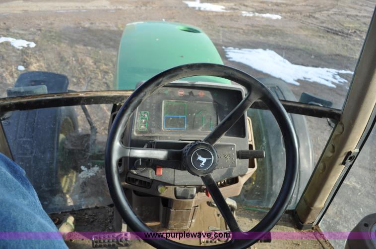image for item G7163 2000 John Deere 7810 MFWD tractor