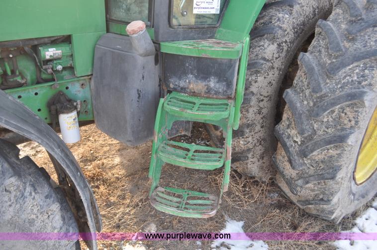 image for item G7163 2000 John Deere 7810 MFWD tractor