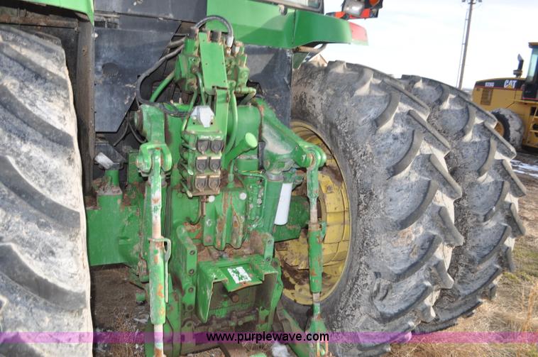 image for item G7163 2000 John Deere 7810 MFWD tractor