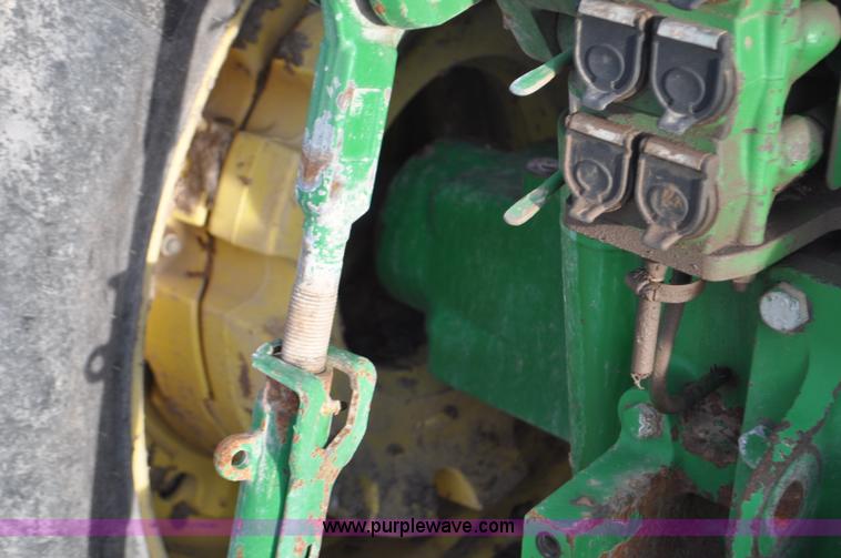 image for item G7163 2000 John Deere 7810 MFWD tractor