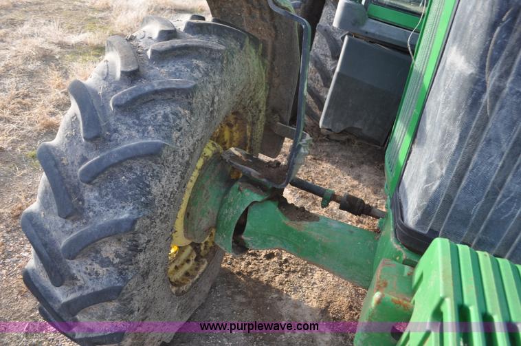 image for item G7163 2000 John Deere 7810 MFWD tractor