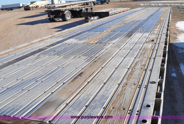 image for item G7169 1995 Fontaine flatbed trailer