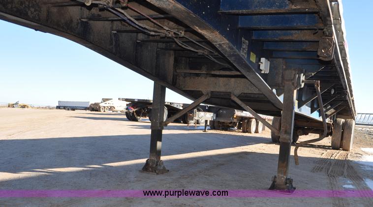 image for item G7169 1995 Fontaine flatbed trailer
