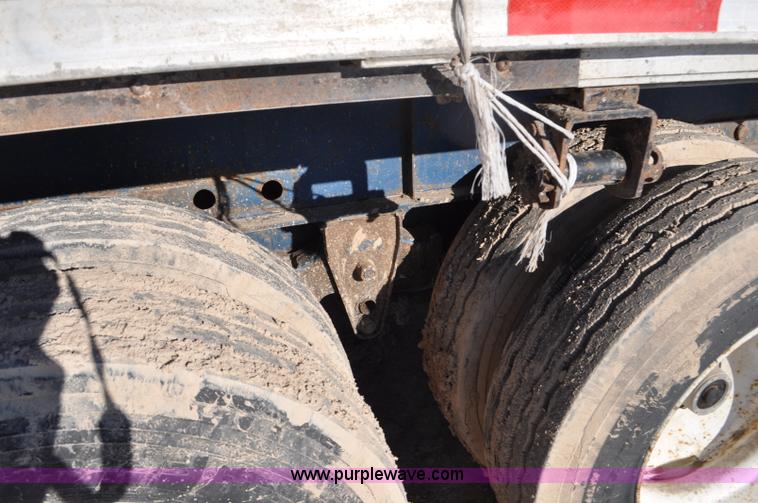 image for item G7169 1995 Fontaine flatbed trailer