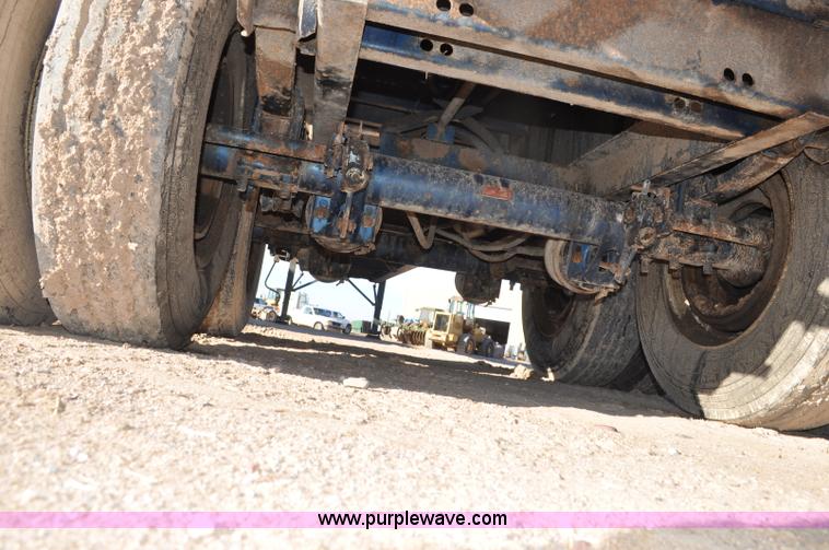 image for item G7169 1995 Fontaine flatbed trailer