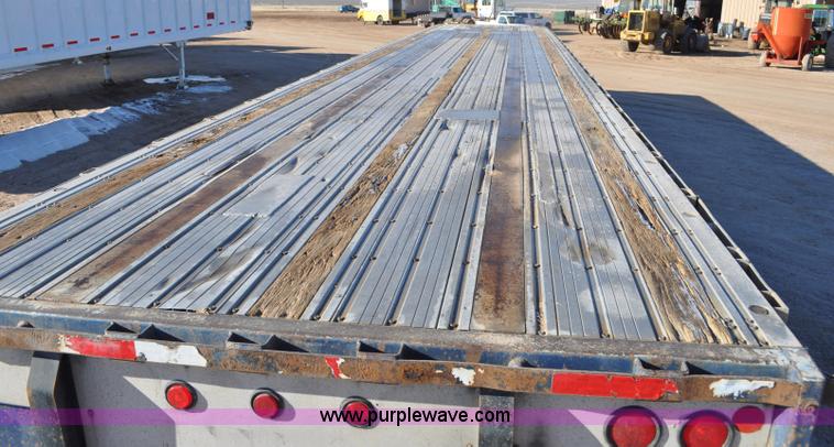 image for item G7169 1995 Fontaine flatbed trailer