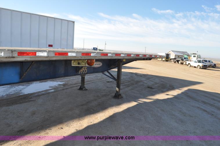 image for item G7169 1995 Fontaine flatbed trailer