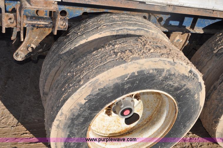 image for item G7169 1995 Fontaine flatbed trailer
