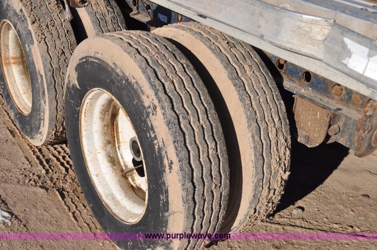 image for item G7169 1995 Fontaine flatbed trailer