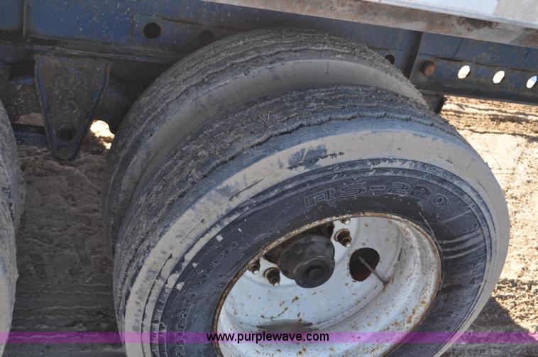 image for item G7169 1995 Fontaine flatbed trailer