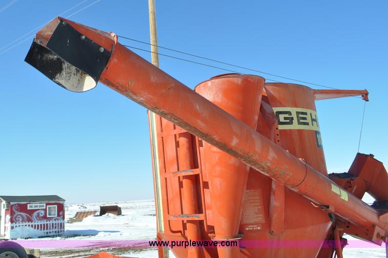 image for item G7171 Gehl 100 grinder mixer