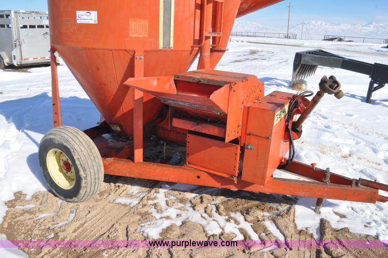 image for item G7171 Gehl 100 grinder mixer