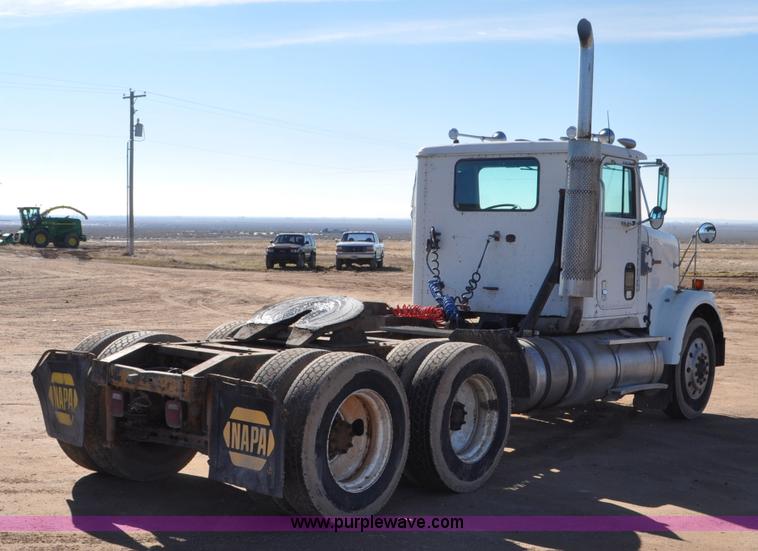 image for item G7174 1990 International F9370 semi truck