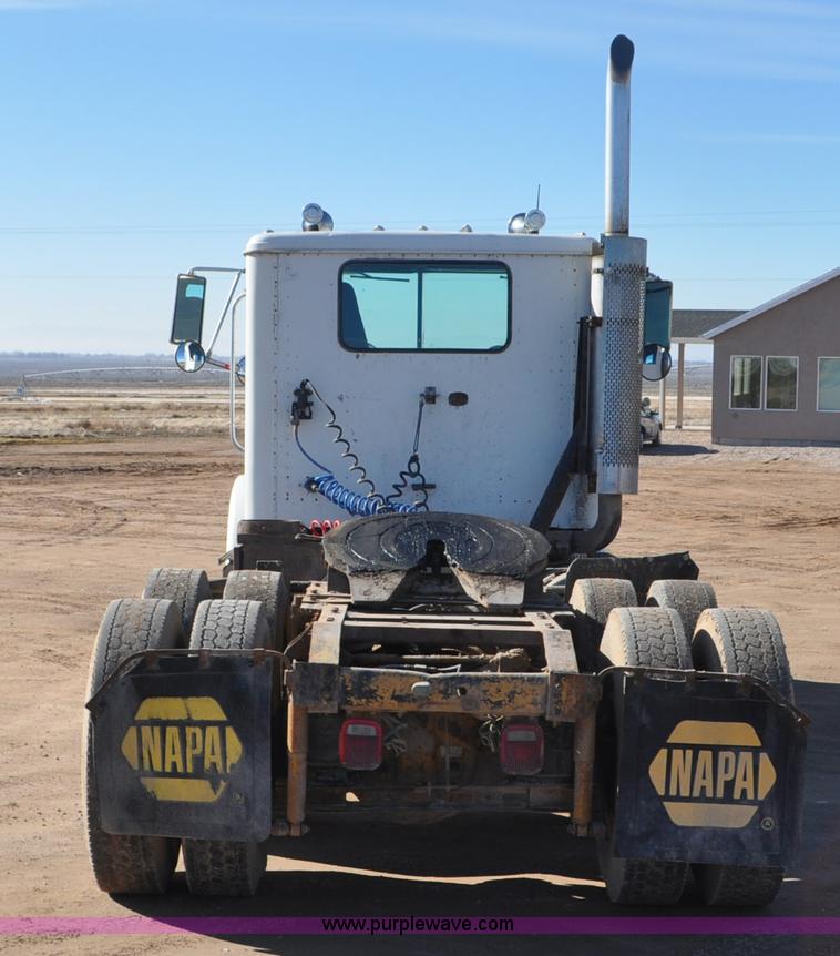 image for item G7174 1990 International F9370 semi truck