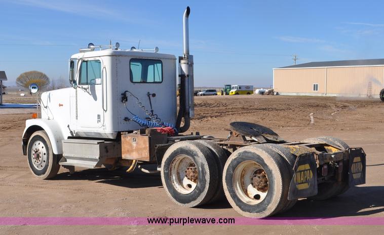 image for item G7174 1990 International F9370 semi truck