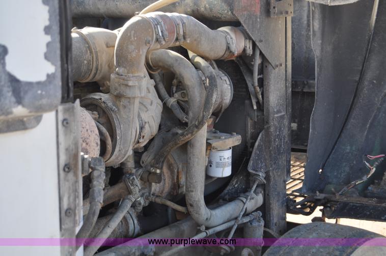 image for item G7174 1990 International F9370 semi truck