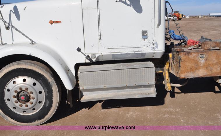 image for item G7174 1990 International F9370 semi truck