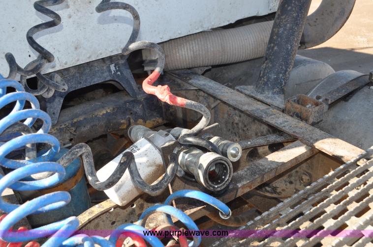 image for item G7174 1990 International F9370 semi truck