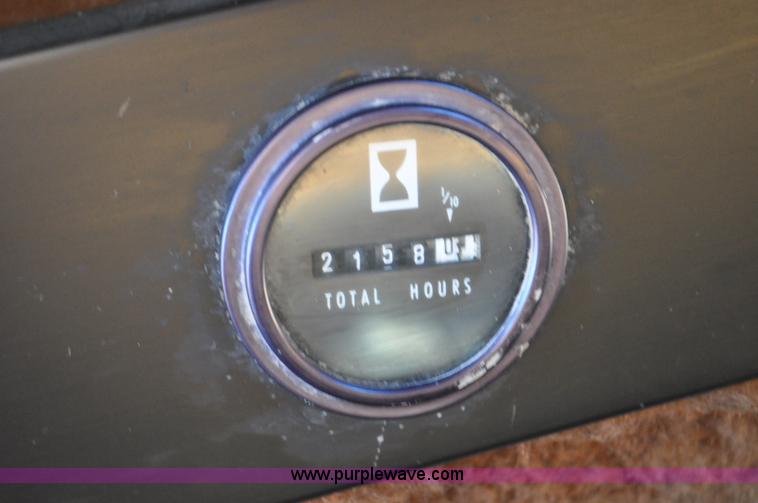 image for item G7174 1990 International F9370 semi truck