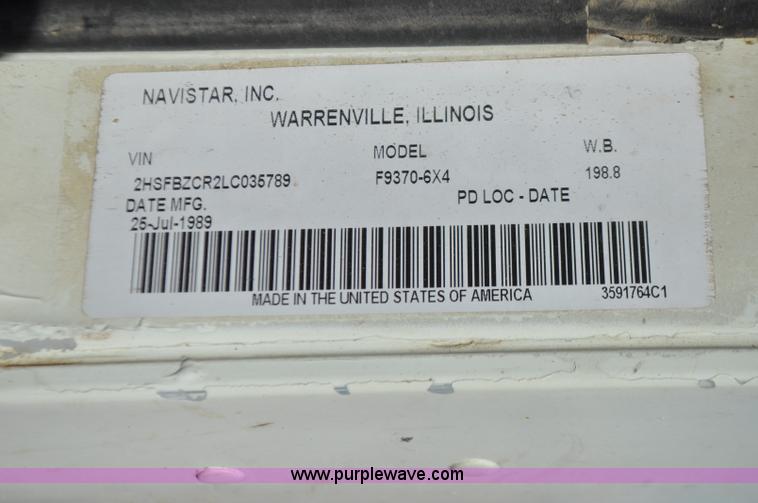 image for item G7174 1990 International F9370 semi truck