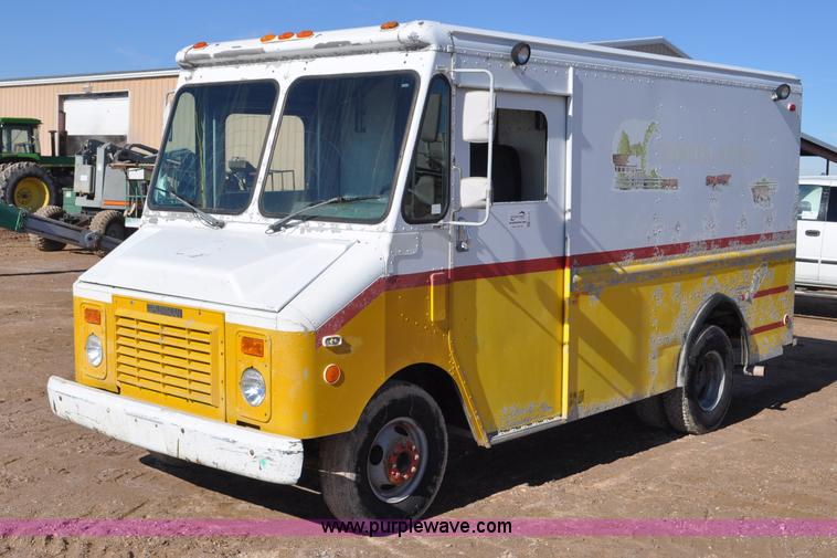 image for item G7177 1994 GMC Grumman P35 delivery van
