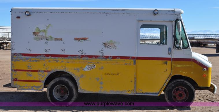 image for item G7177 1994 GMC Grumman P35 delivery van