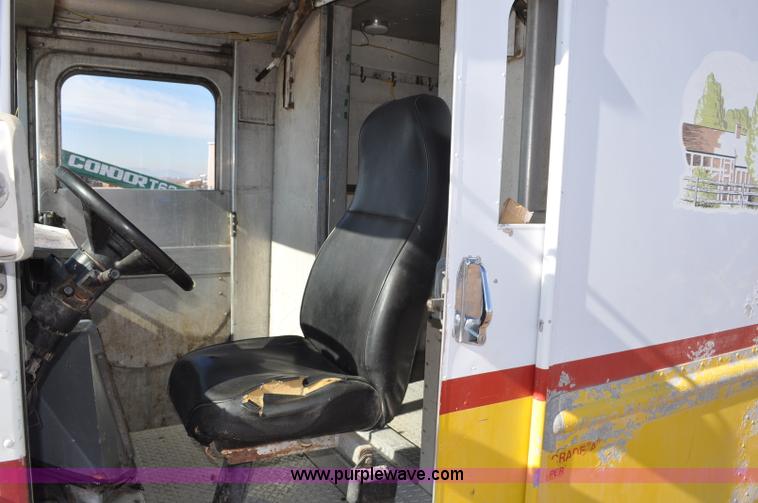 image for item G7177 1994 GMC Grumman P35 delivery van