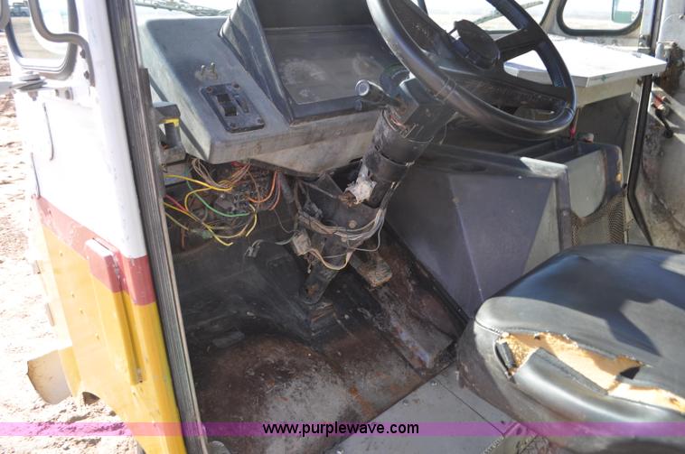 image for item G7177 1994 GMC Grumman P35 delivery van