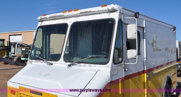 image for item G7177 1994 GMC Grumman P35 delivery van