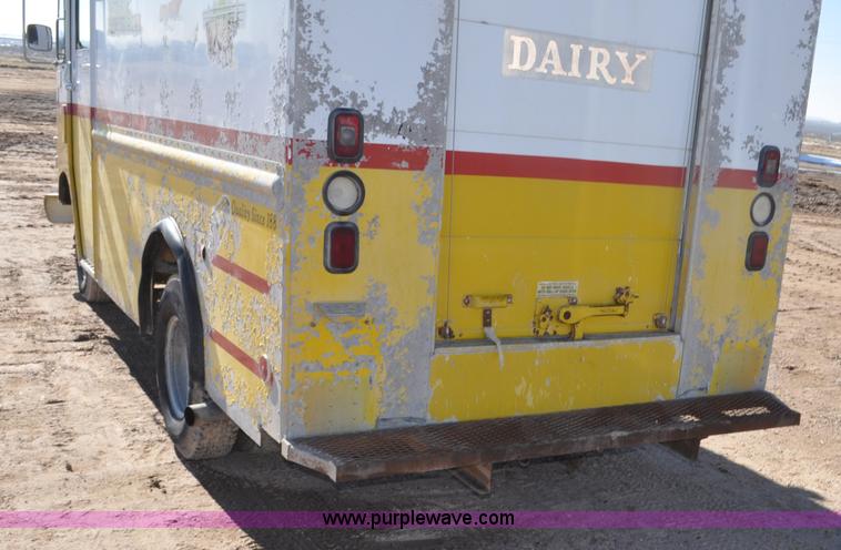 image for item G7177 1994 GMC Grumman P35 delivery van