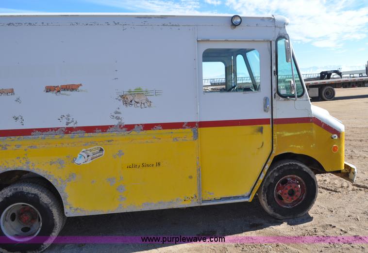 image for item G7177 1994 GMC Grumman P35 delivery van