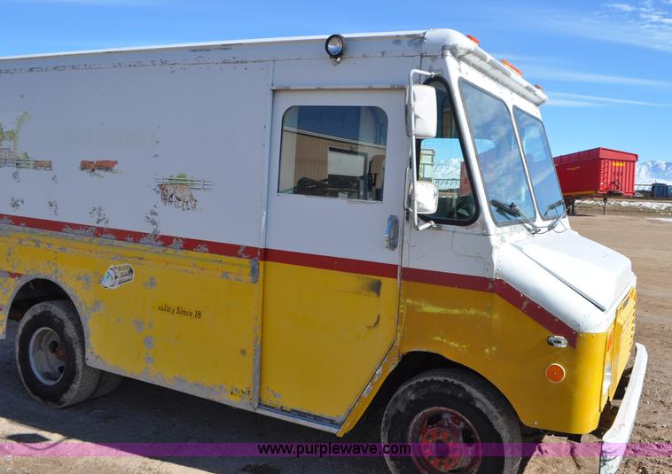 image for item G7177 1994 GMC Grumman P35 delivery van