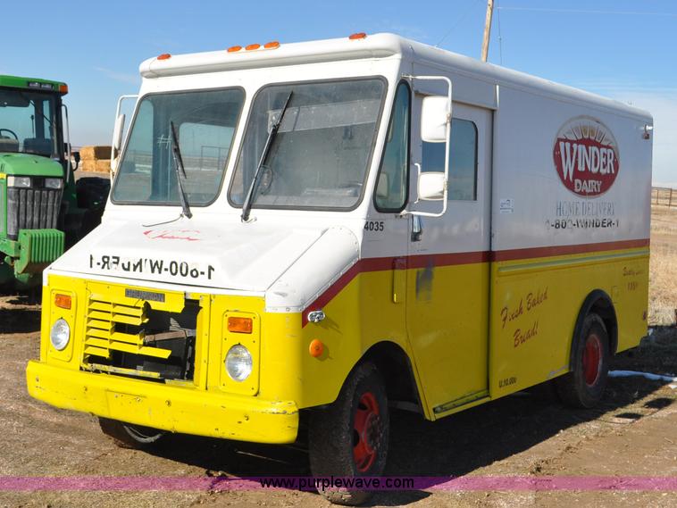image for item G7179 1994 GMC Grumman P35 delivery van