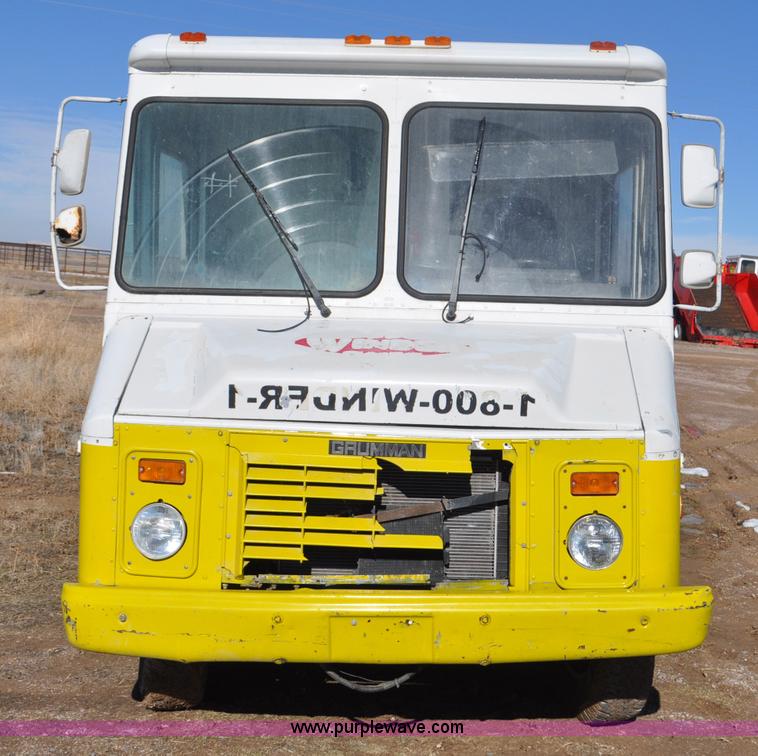 image for item G7179 1994 GMC Grumman P35 delivery van