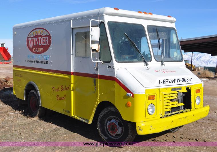 image for item G7179 1994 GMC Grumman P35 delivery van