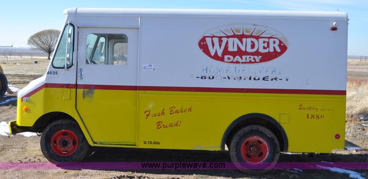 image for item G7179 1994 GMC Grumman P35 delivery van