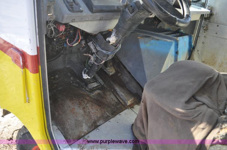 image for item G7179 1994 GMC Grumman P35 delivery van