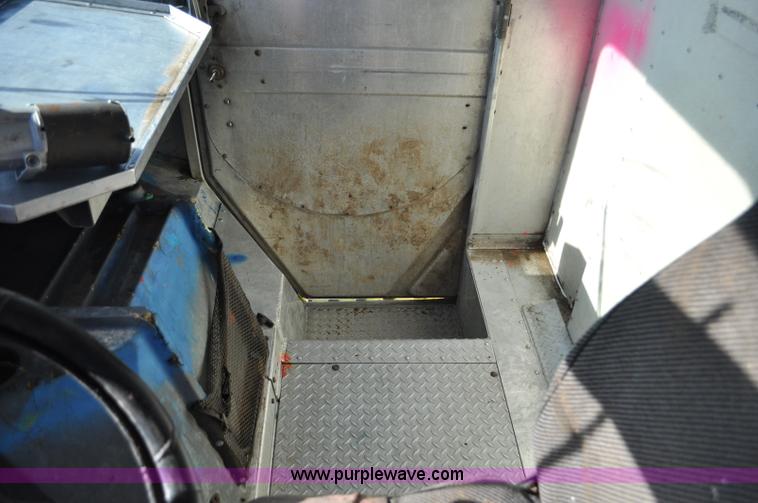 image for item G7179 1994 GMC Grumman P35 delivery van