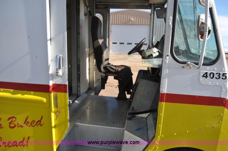 image for item G7179 1994 GMC Grumman P35 delivery van