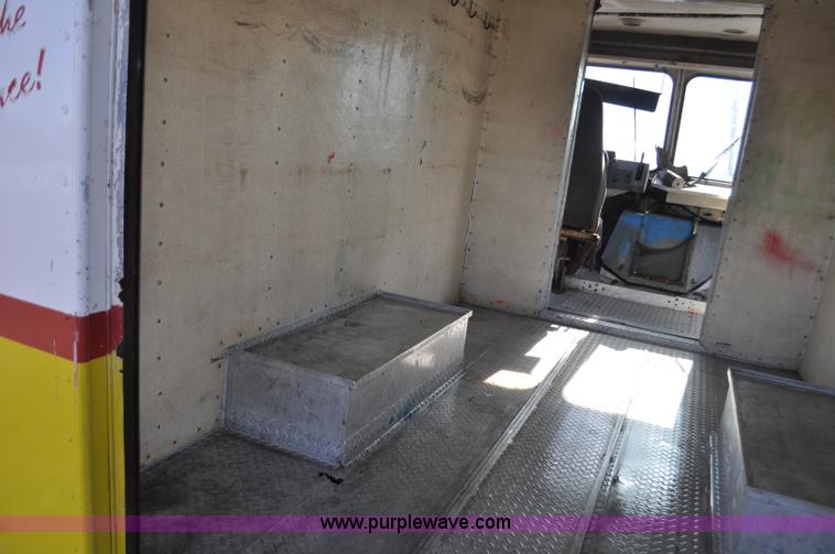 image for item G7179 1994 GMC Grumman P35 delivery van